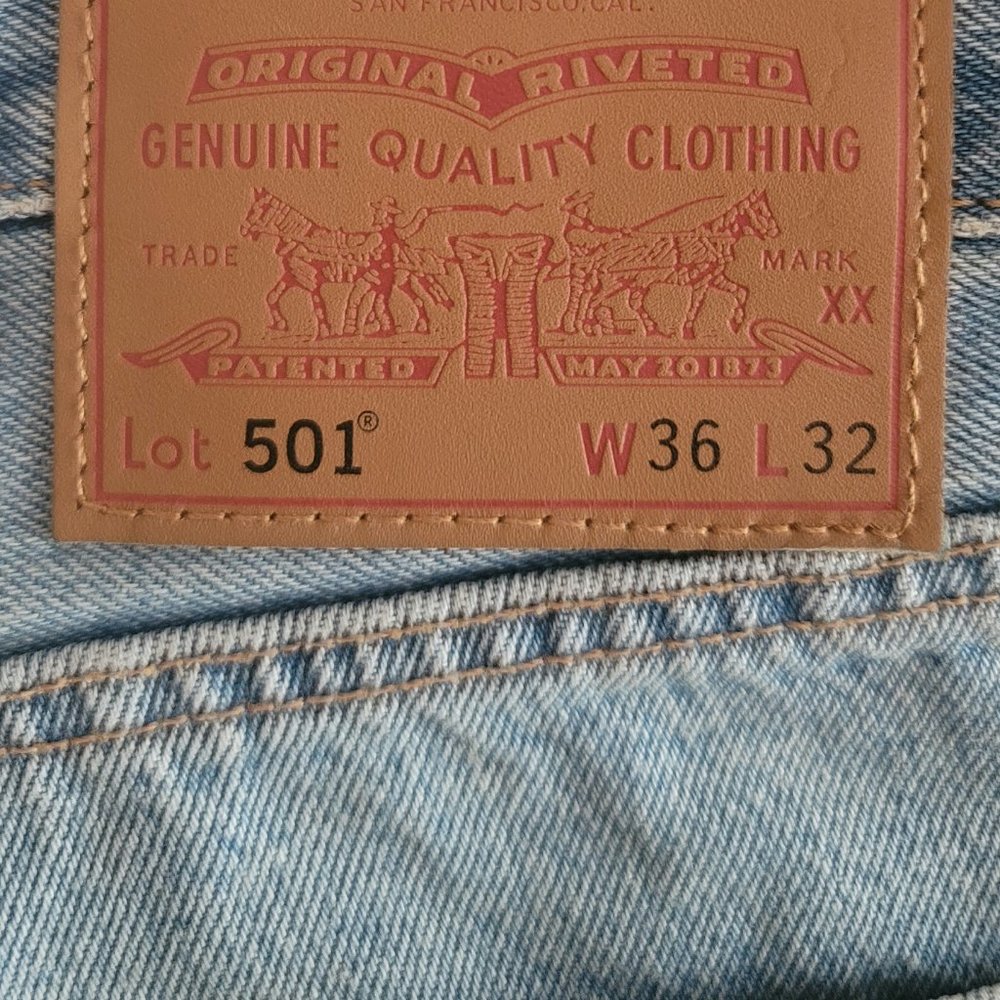 💯 % Authentic Levi’s Jeans 👖 - Picture 5 of 7
